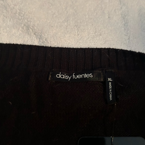 New With Tags - Daisy Fuentes Button up V Neck Sweater - Picture 6 of 6